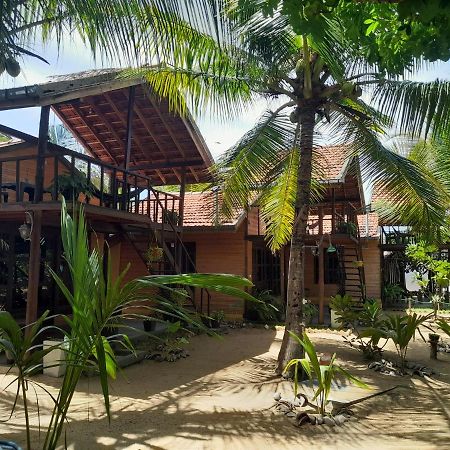 Golden Beach Chalets Arugam Bay Exterior foto
