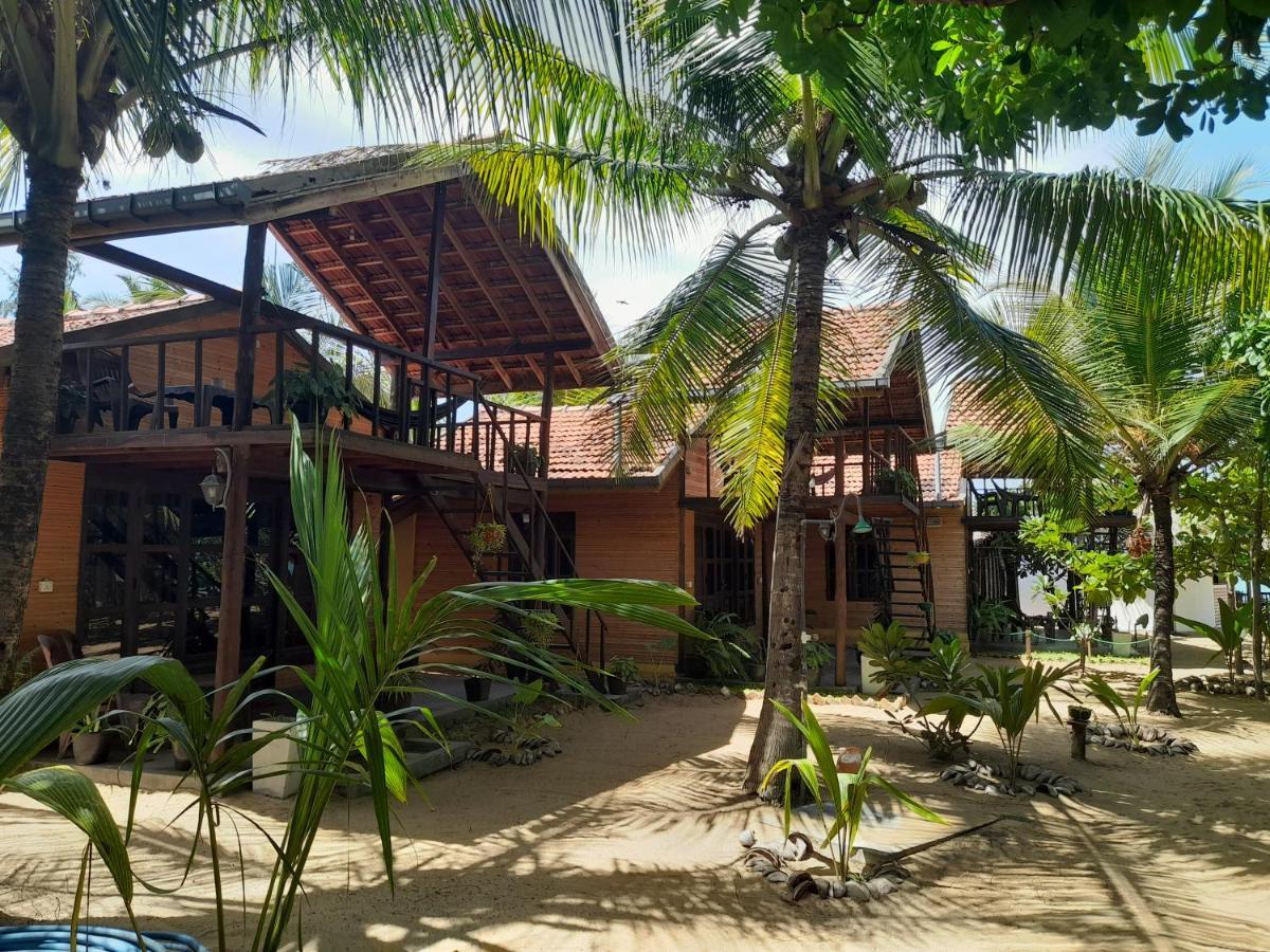 Golden Beach Chalets Arugam Bay Exterior foto
