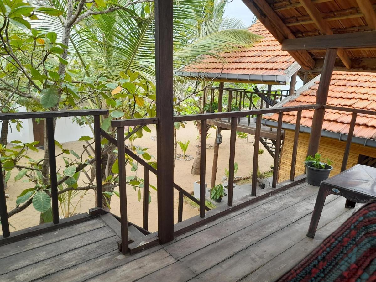 Golden Beach Chalets Arugam Bay Exterior foto