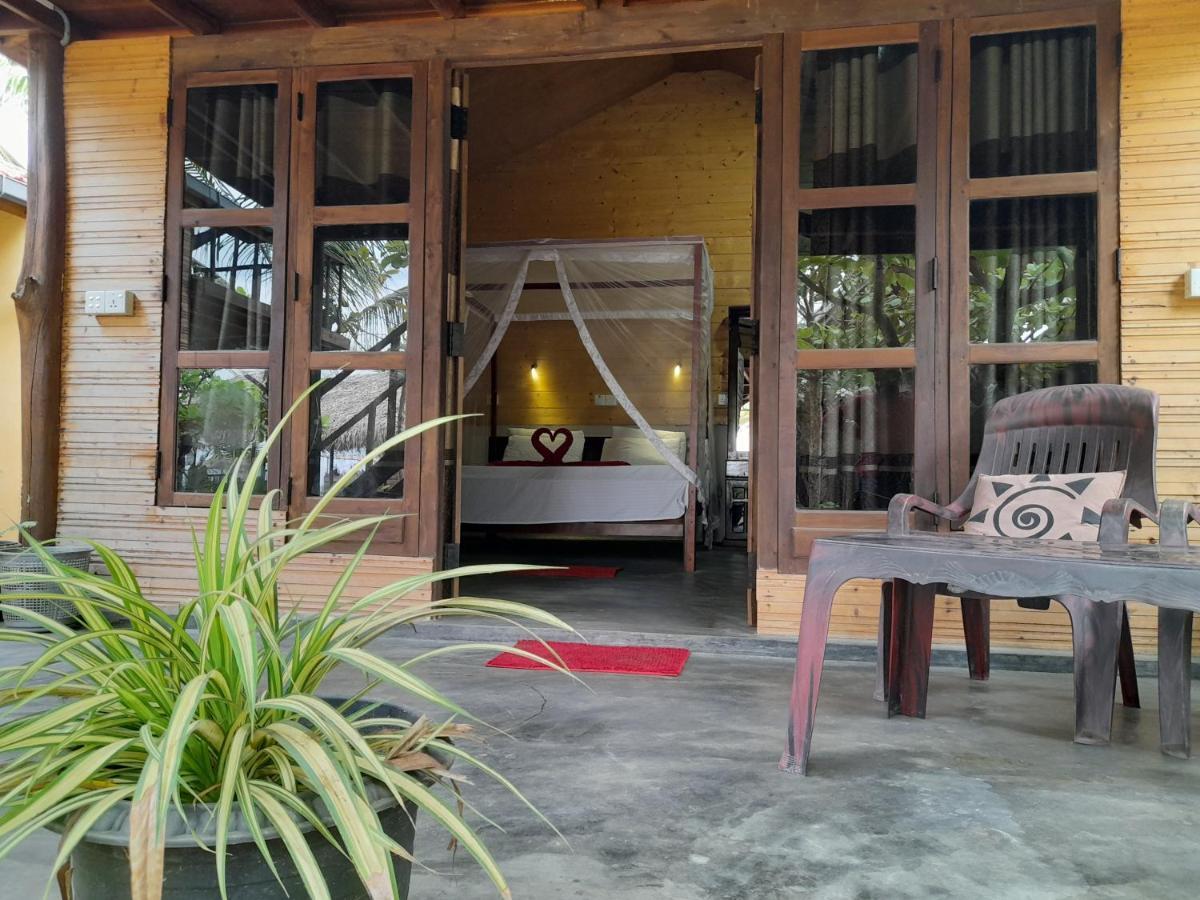 Golden Beach Chalets Arugam Bay Exterior foto