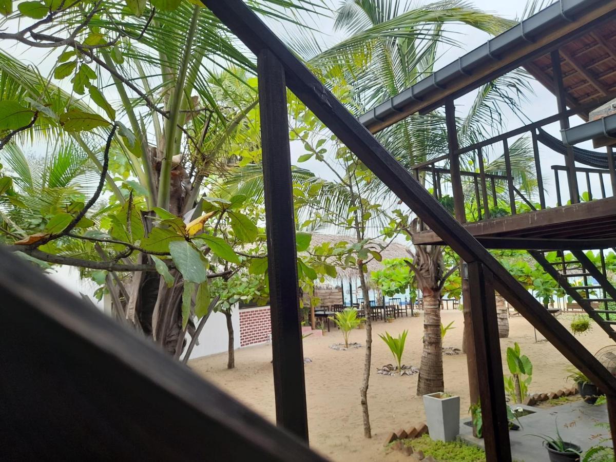 Golden Beach Chalets Arugam Bay Exterior foto