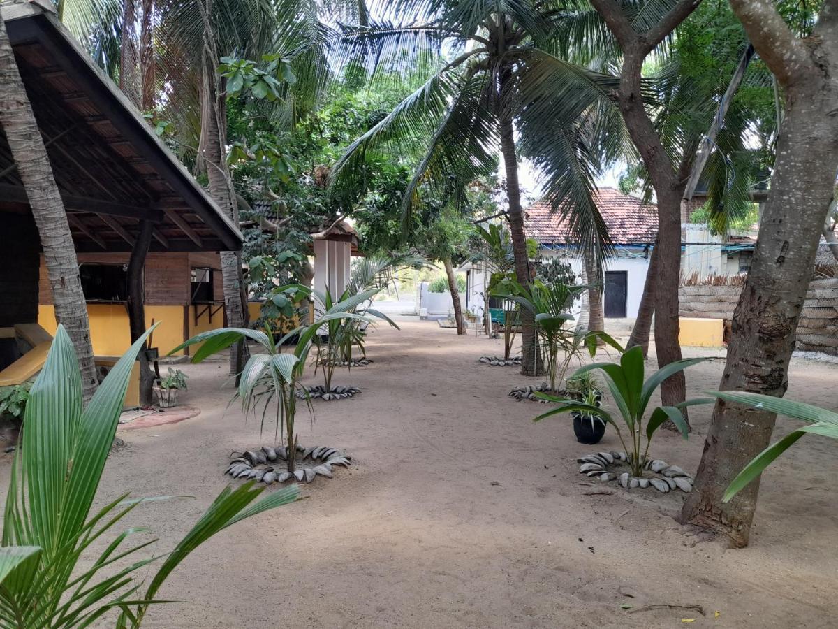 Golden Beach Chalets Arugam Bay Exterior foto