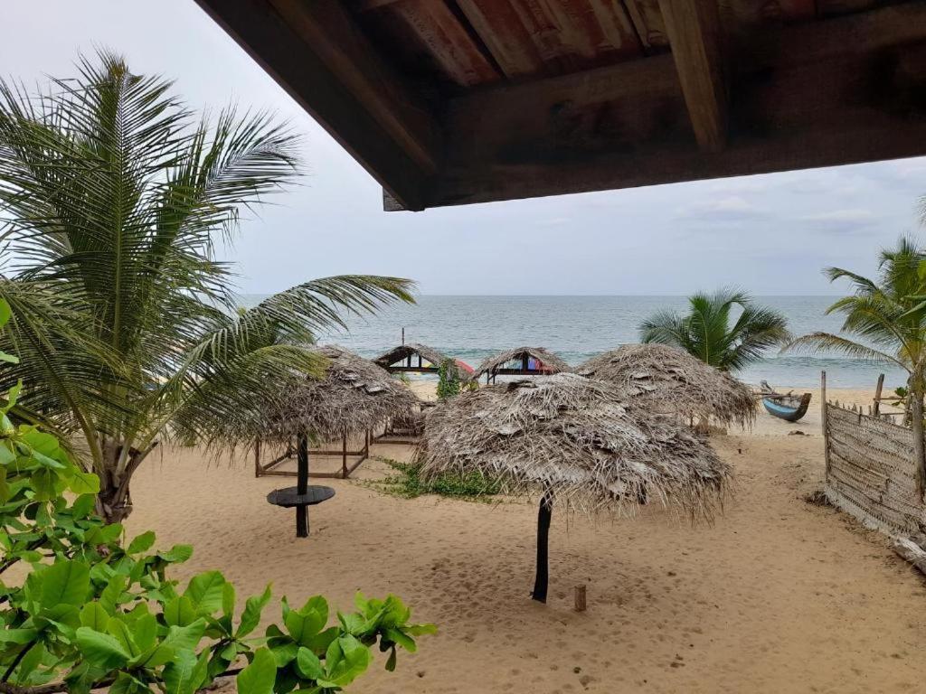 Golden Beach Chalets Arugam Bay Exterior foto