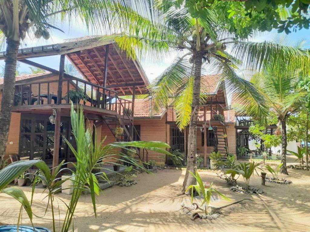 Golden Beach Chalets Arugam Bay Exterior foto